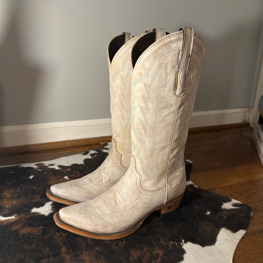 Chic Cream Heeled Western Boots